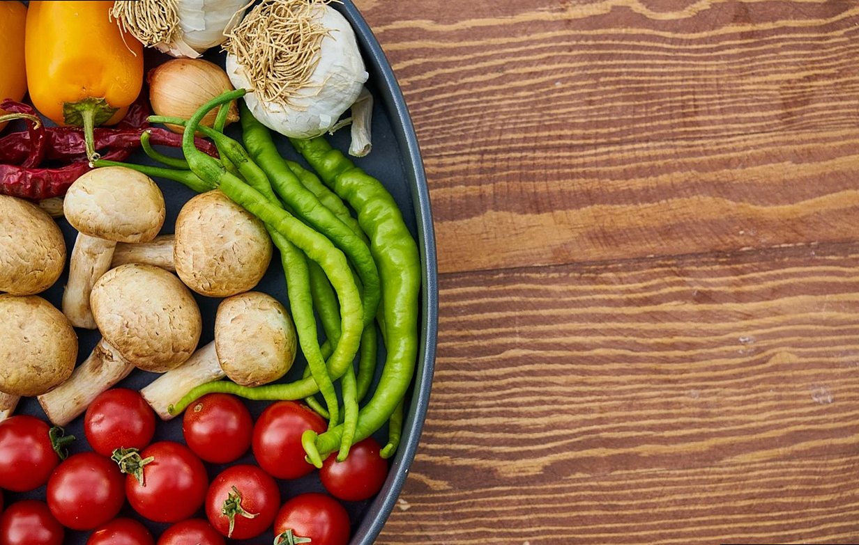 tomate, champiñón, pimiento, rojo, verde, fondo de pantalla 4k, fondos de escritorio, blanco, verdura, vegetariano, vega