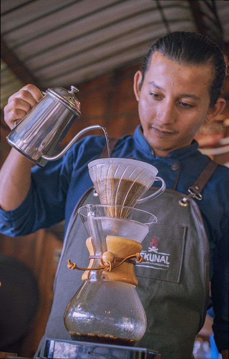café, hombres, chemex, jóvenes, restaurante, cafetería, cafetera, cafeína, bebidas, preparación, bebida, mañana, desayun